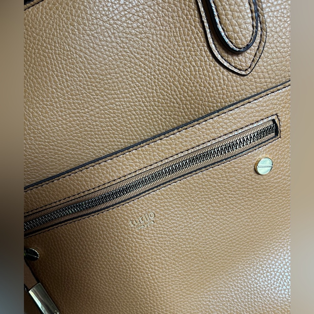 Tutilo New York Tan Faux Leather Tote Bag with Gold Accents.Brand New/Never Used - Picture 11 of 12